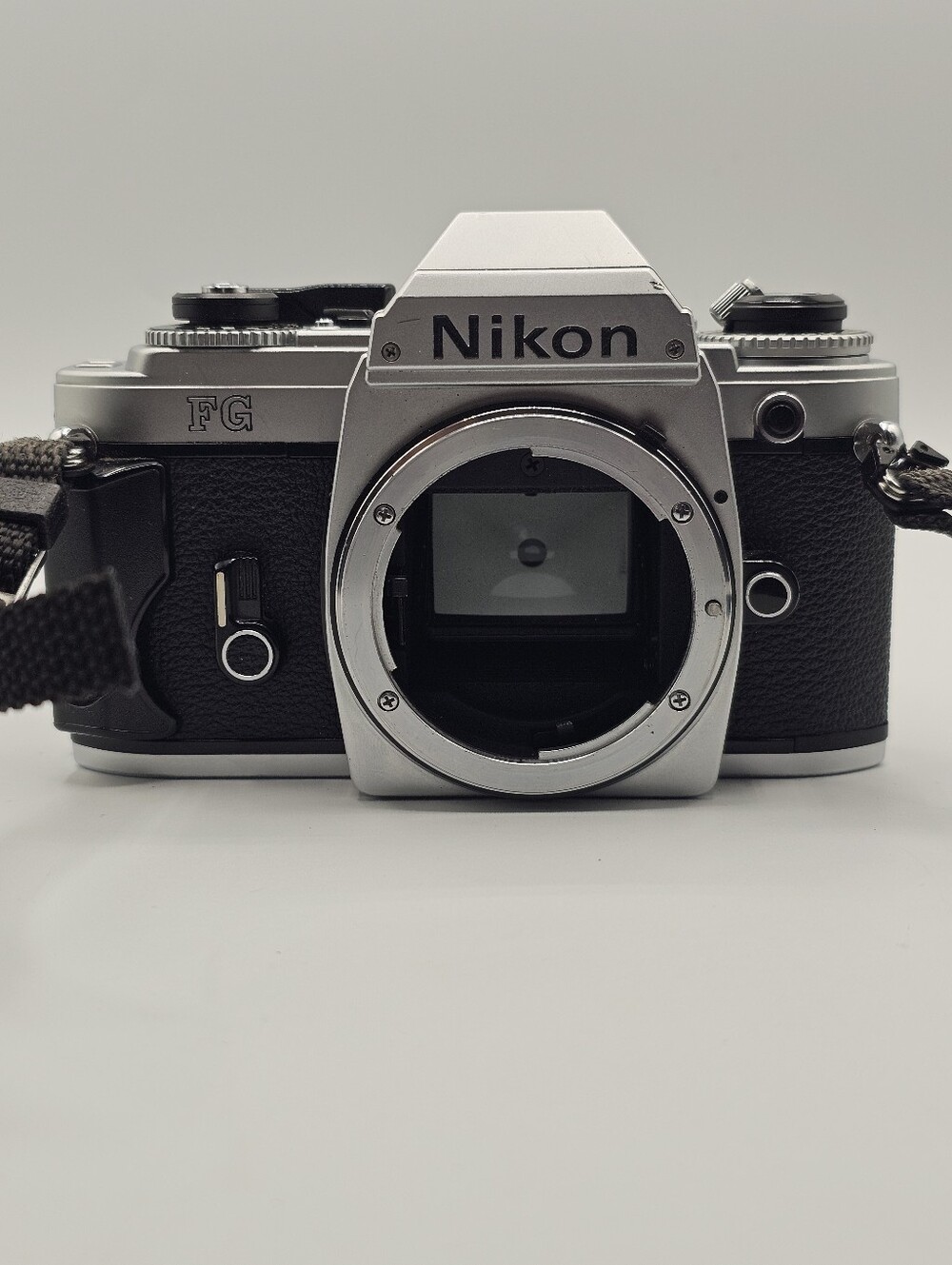 Vintage Nikon FG Film Camera Original Lens, Long Manual Zoom Lens, Flash Works - Picture 2 of 7